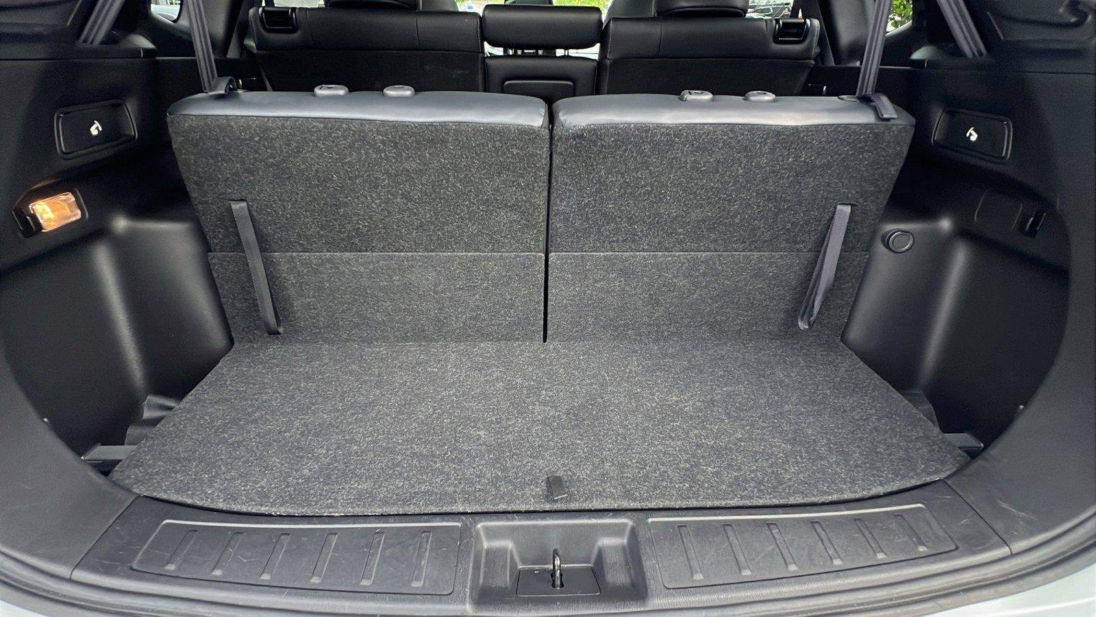Used 2024 Mitsubishi Outlander SE AWD/4WD image 16