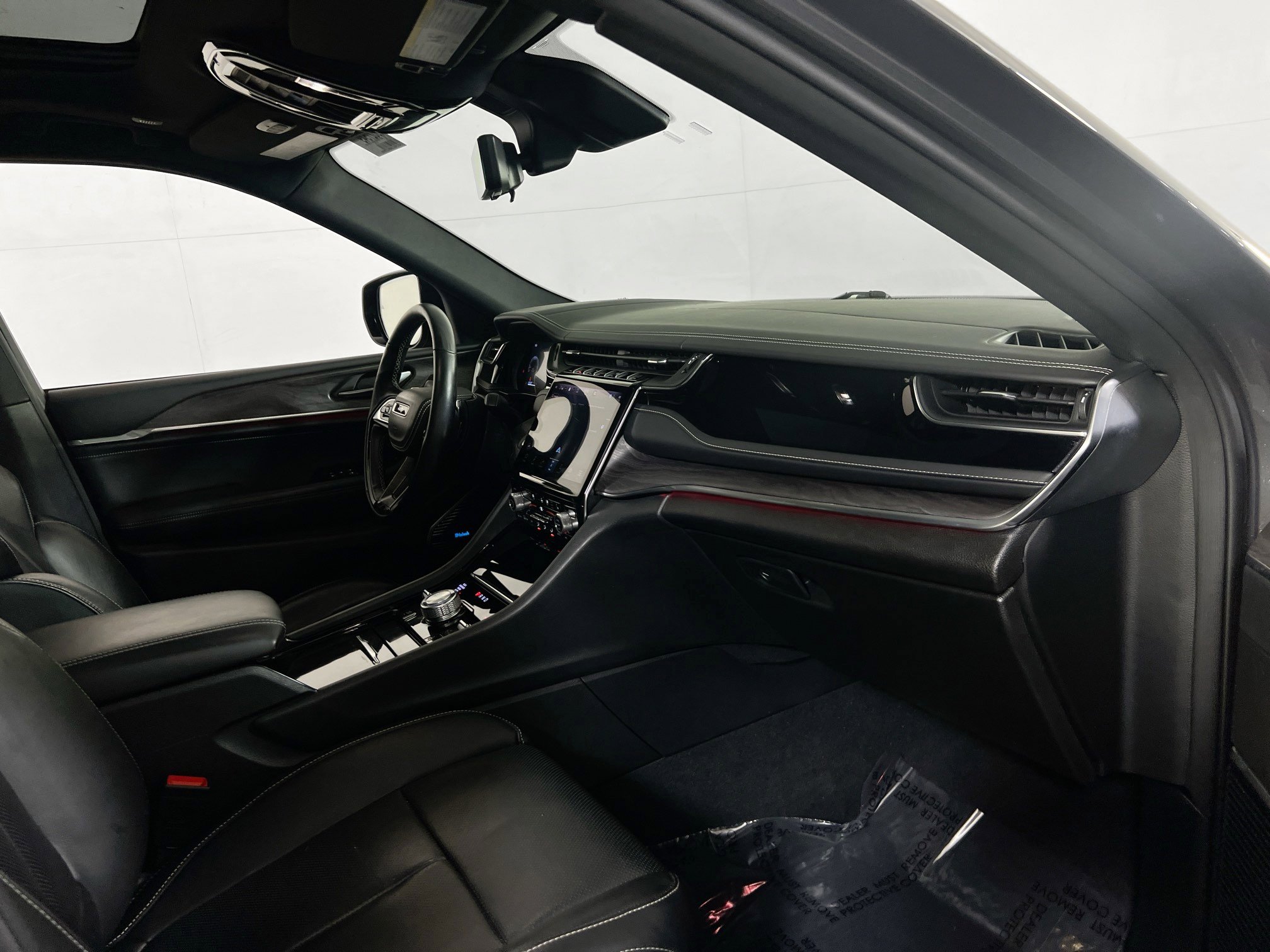 Used 2022 Jeep Grand Cherokee Overland w/ Adv Protech Group III image 31