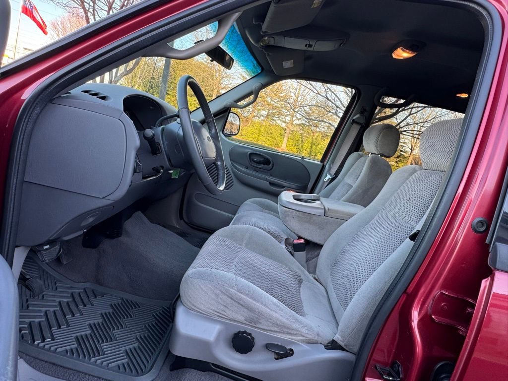 Used 2001 Ford F150 XLT image 16