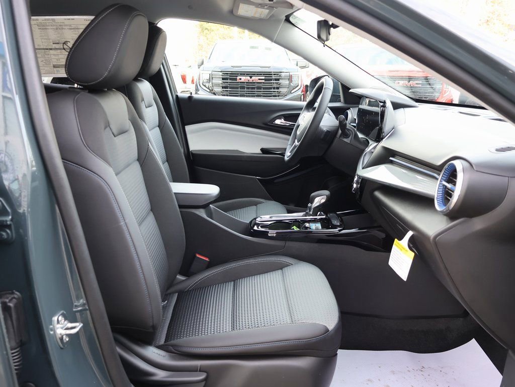 New 2026 Chevrolet Trax LT w/ Driver Confidence Package image 30