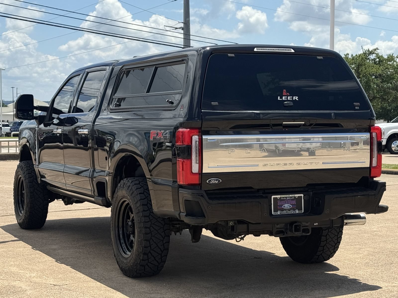 Used 2023 Ford F250 Platinum w/ FX4 Off-Road Package AWD/4WD image 6