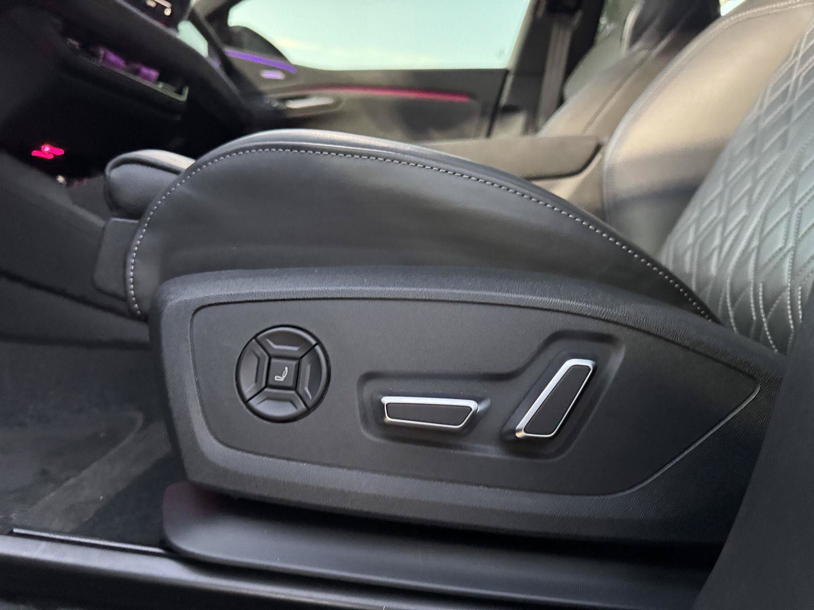 Used 2025 Audi SQ6 e-tron Prestige w/ Black Edition One AWD/4WD image 27