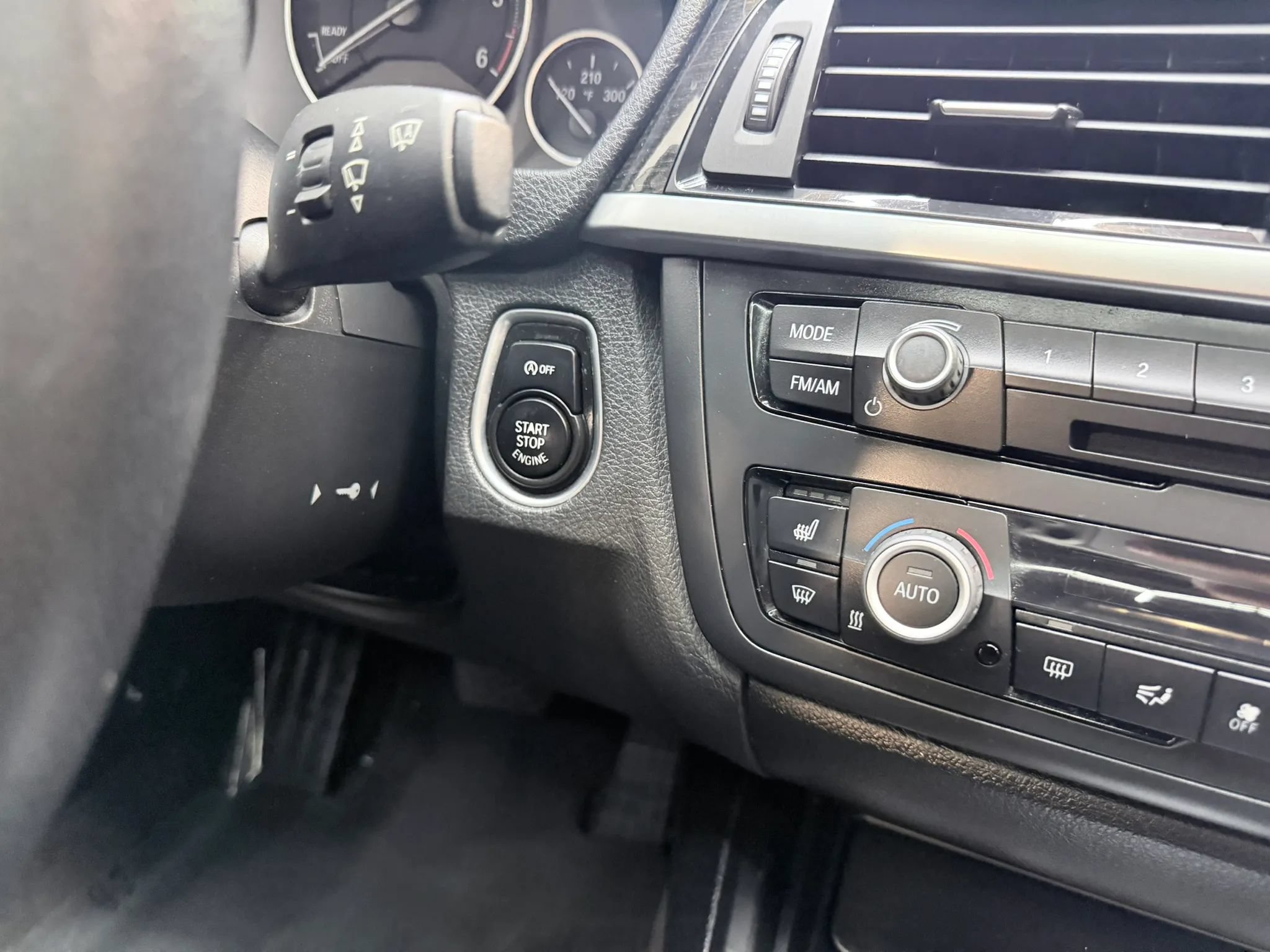 Used 2015 BMW 328d xDrive Sedan AWD/4WD image 23