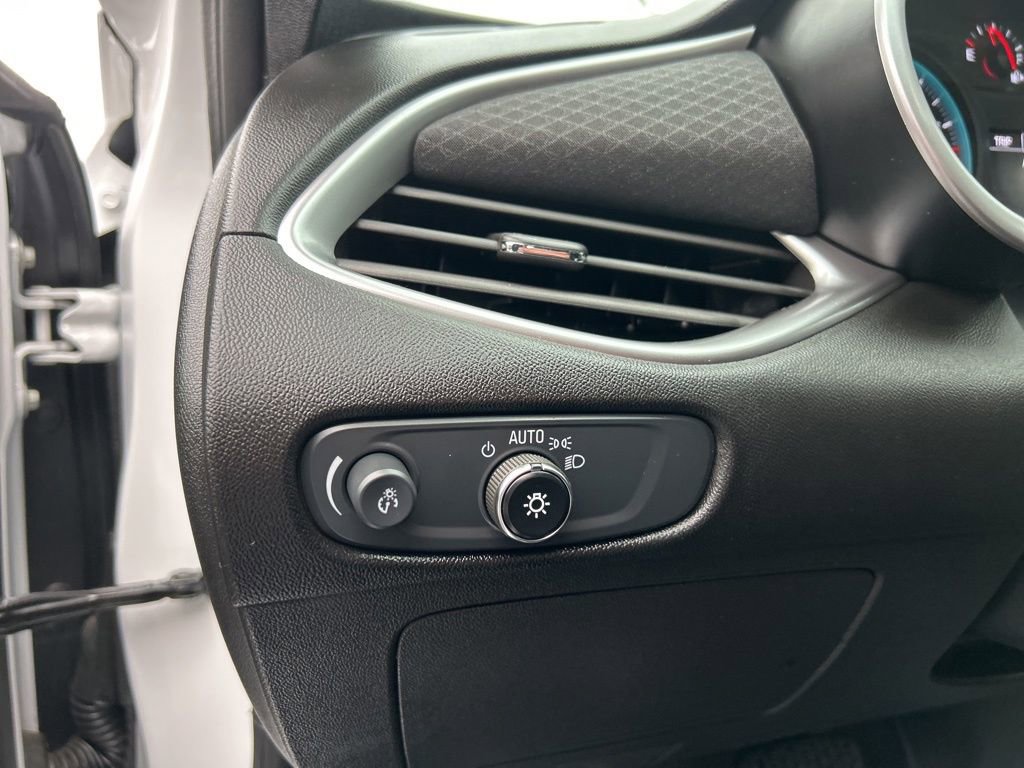 Used 2025 Chevrolet Malibu LT image 17