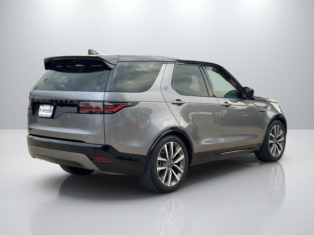 Used 2024 Land Rover Discovery Dynamic SE image 5