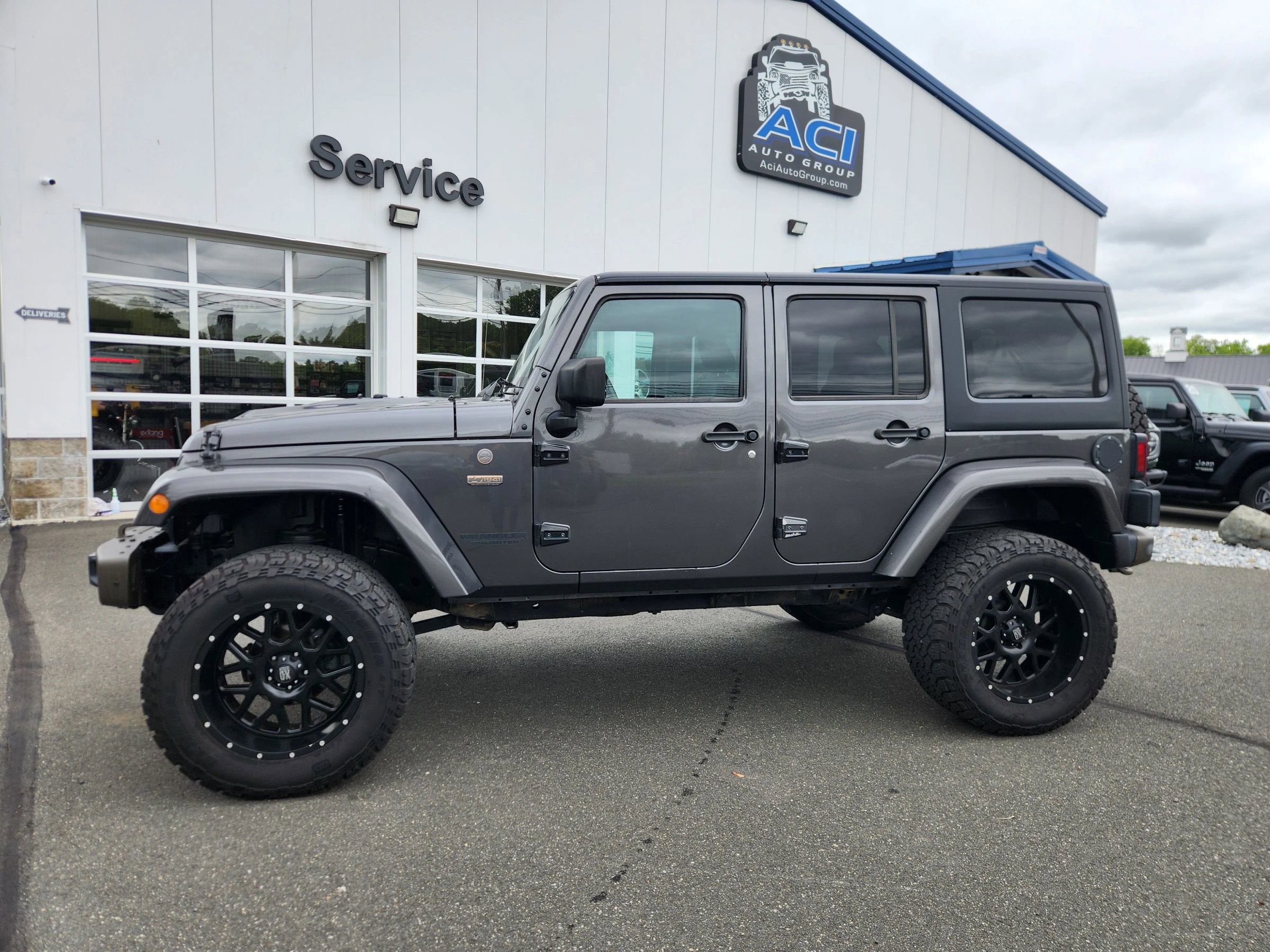 Used 2016 Jeep Wrangler Unlimited Sahara image 7