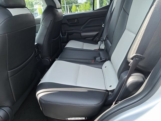 Used 2025 Toyota 4Runner SR5 AWD/4WD image 29