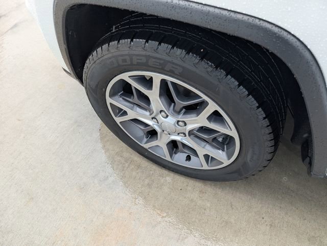 Used 2019 Jeep Grand Cherokee Limited AWD/4WD image 9