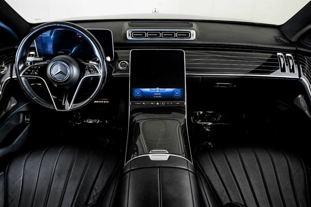 Used 2022 Mercedes-Benz S 580 4MATIC Sedan w/ AMG Line Package image 11