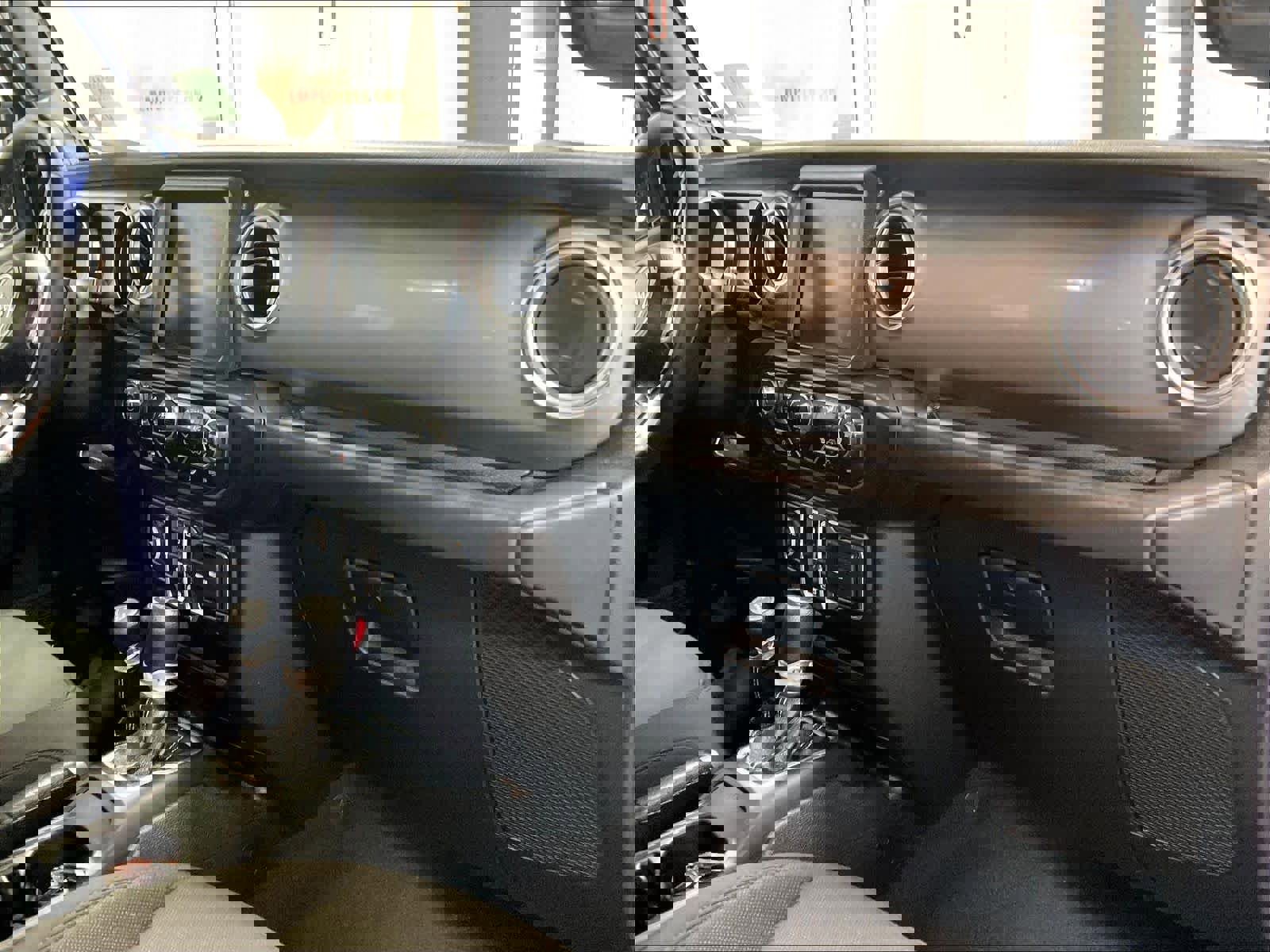 Used 2020 Jeep Wrangler Unlimited Sahara AWD/4WD image 14