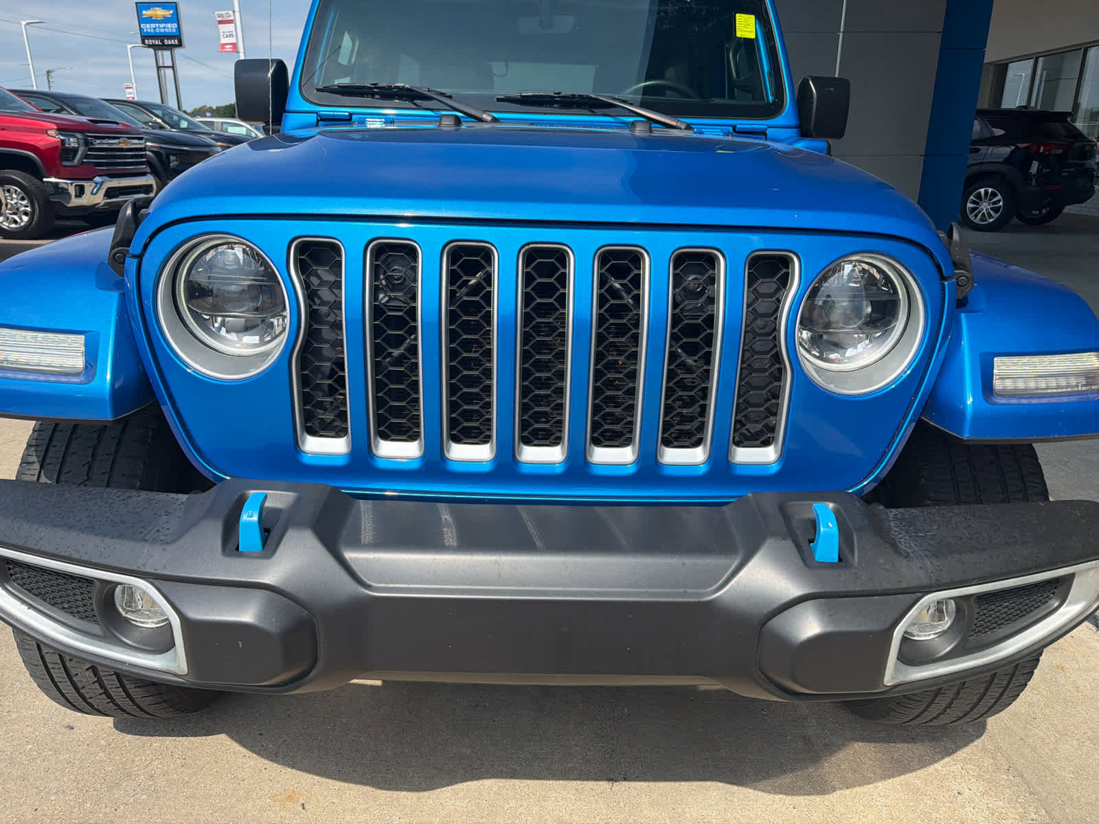Used 2023 Jeep Wrangler Unlimited Sahara w/ Cold Weather Group AWD/4WD image 11
