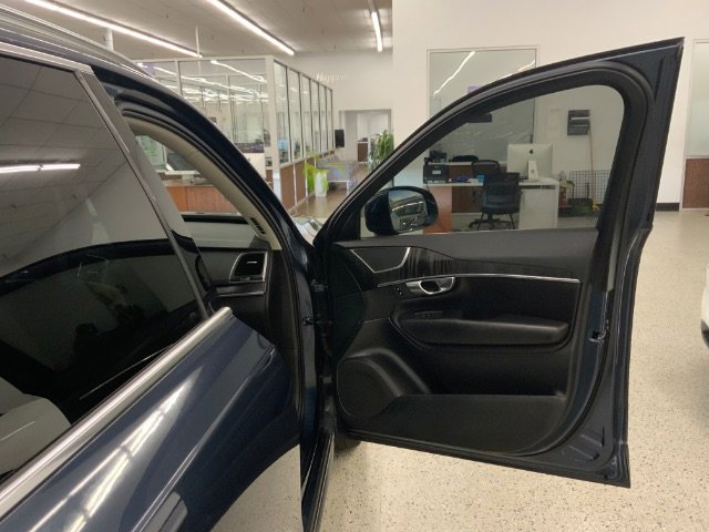Used 2020 Volvo XC90 T6 Momentum image 32