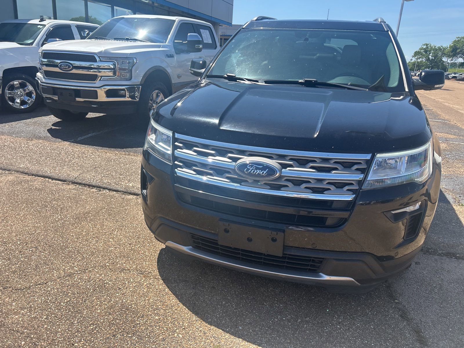 Used 2018 Ford Explorer XLT w/ Equipment Group 202A image 5