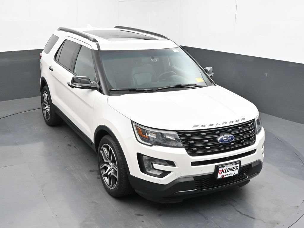 Used 2017 Ford Explorer Sport w/ Equipment Group 401A AWD/4WD image 34