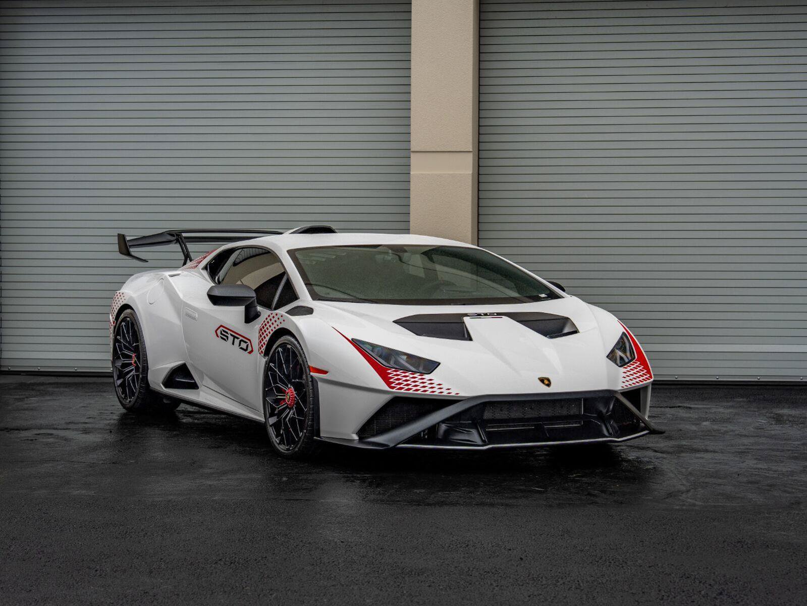 Used 2022 Lamborghini Huracan STO RWD image 10