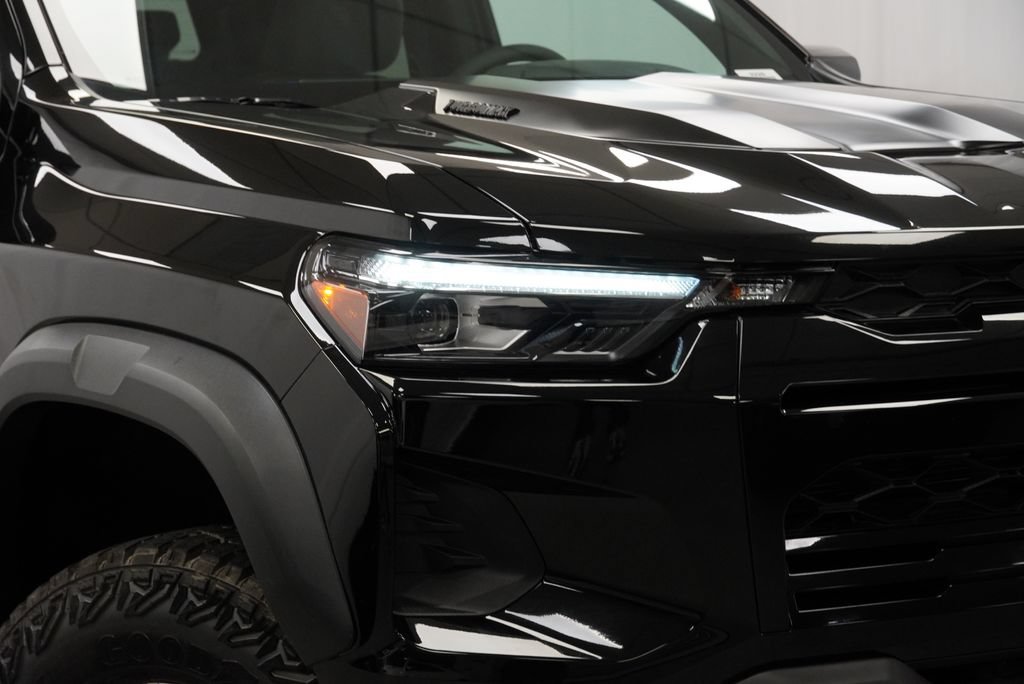 New 2026 Chevrolet Colorado ZR2 w/ Technology Package AWD/4WD image 32
