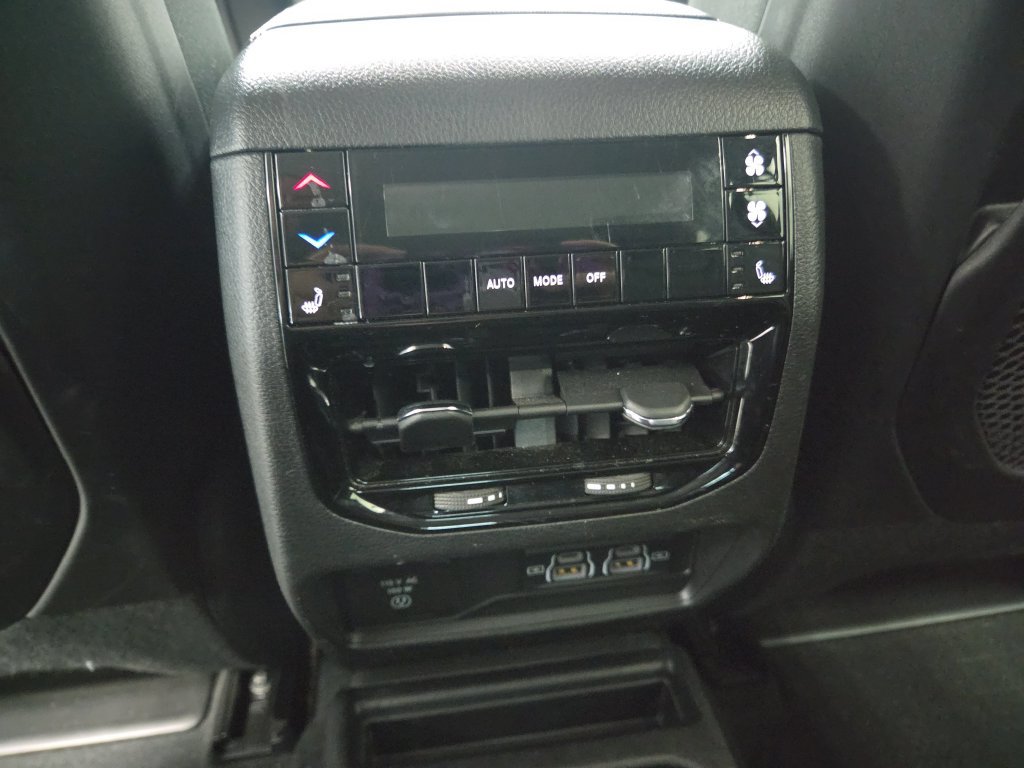 Used 2023 Jeep Grand Cherokee L Limited AWD/4WD image 24