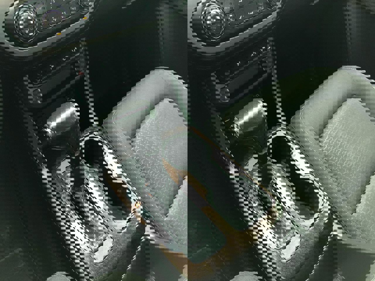 Used 2015 GMC Canyon SLE w/ SLE Convenience Package image 18