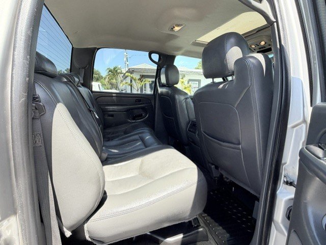 Used 2006 GMC Sierra 1500 SLT w/ Onstar Plus Package AWD/4WD image 15