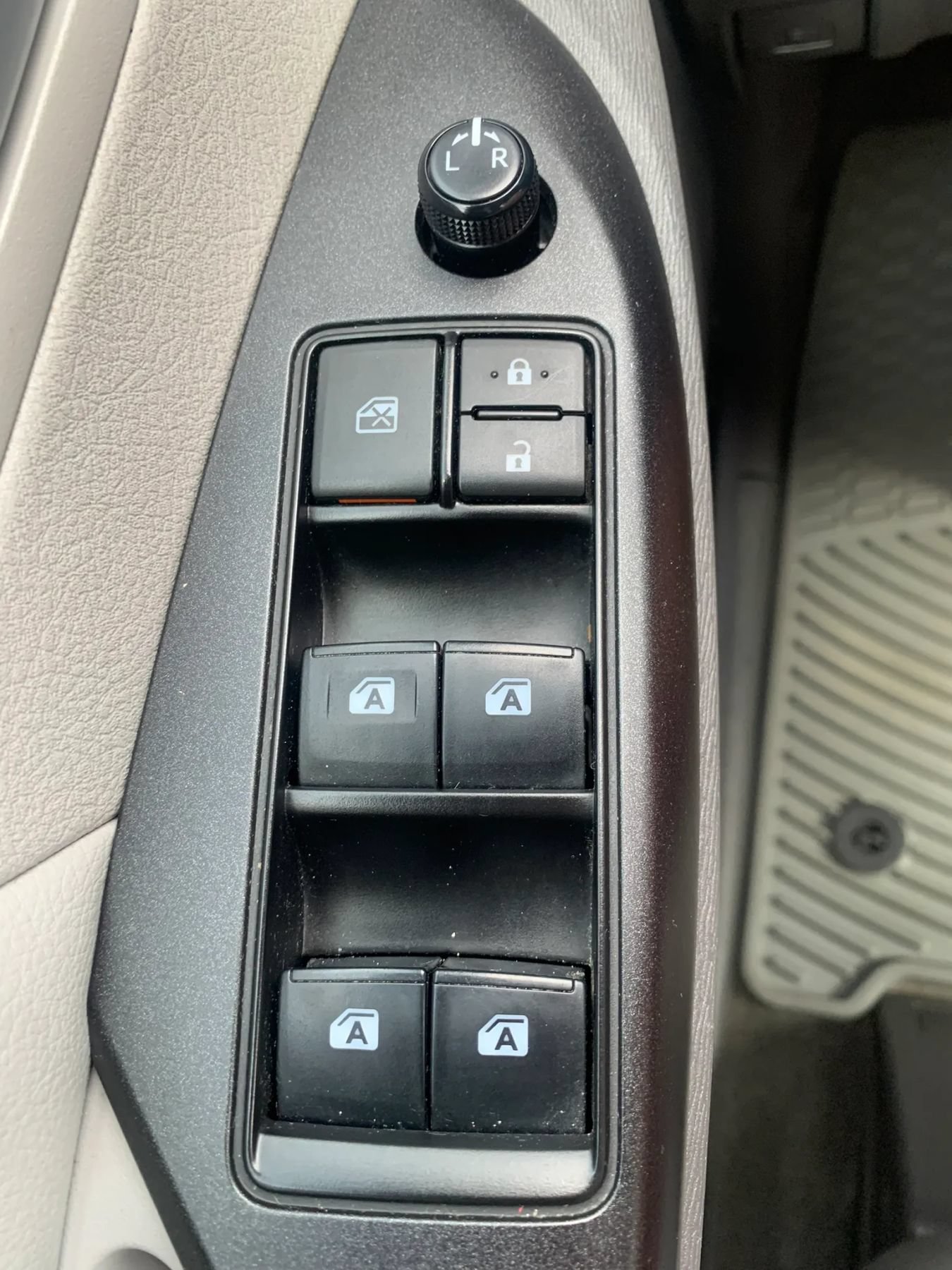 Used 2019 Toyota Sienna LE FWD image 27