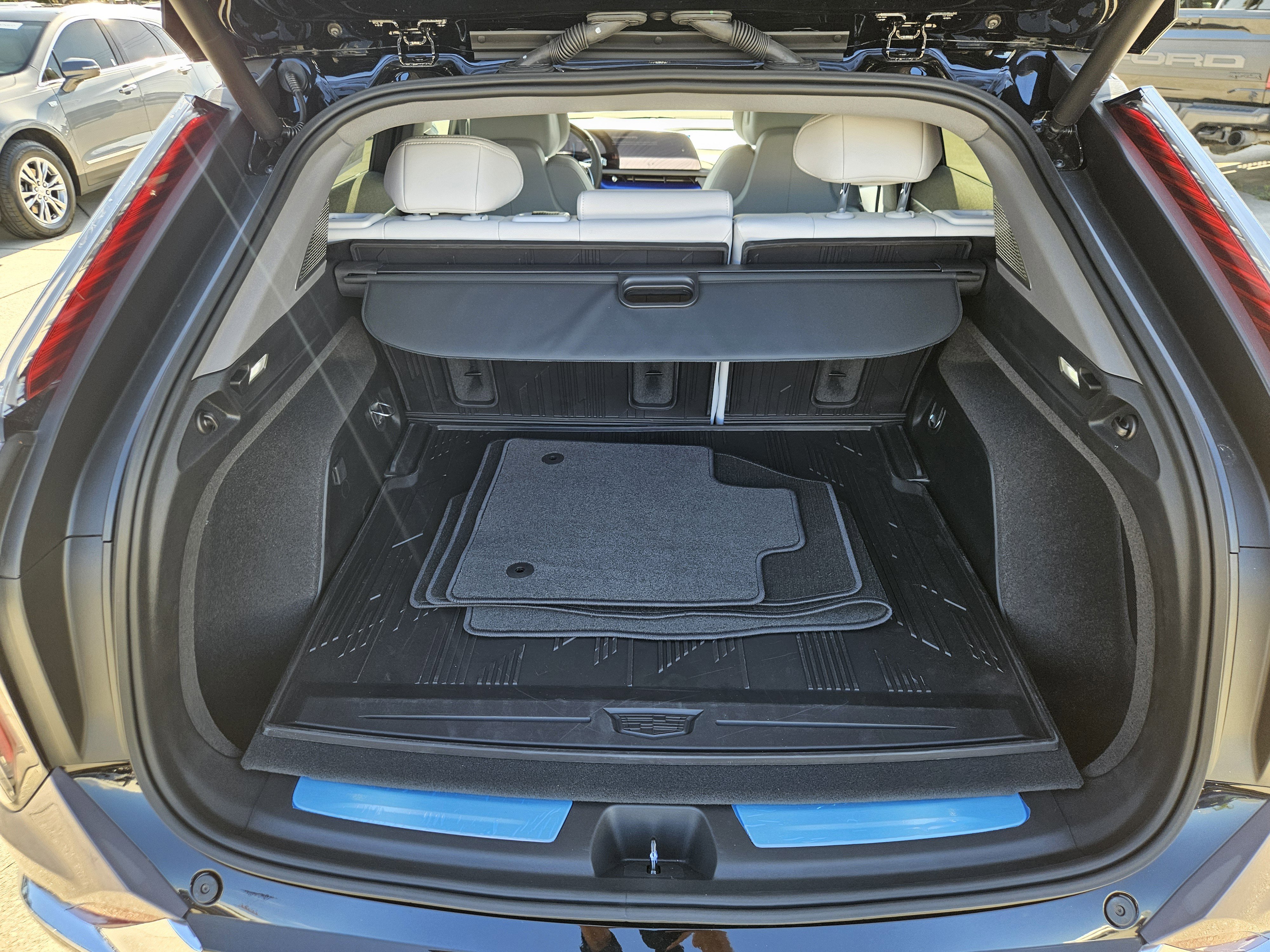 New 2025 Cadillac Optiq Luxury 2 w/ LPO, Floor Liner Package image 12