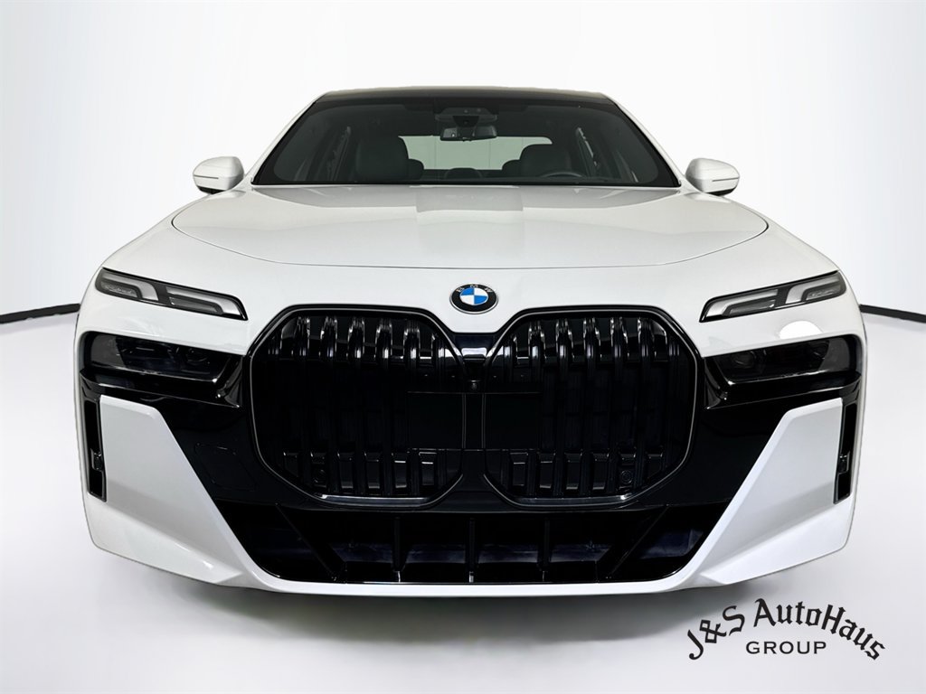 Used 2025 BMW 760i xDrive w/ Executive Package AWD/4WD image 2