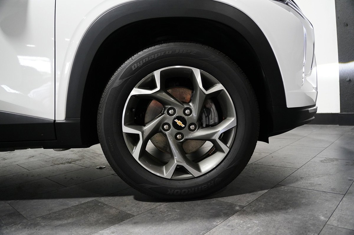 Used 2025 Chevrolet Trax LT w/ LT Convenience Package FWD image 4