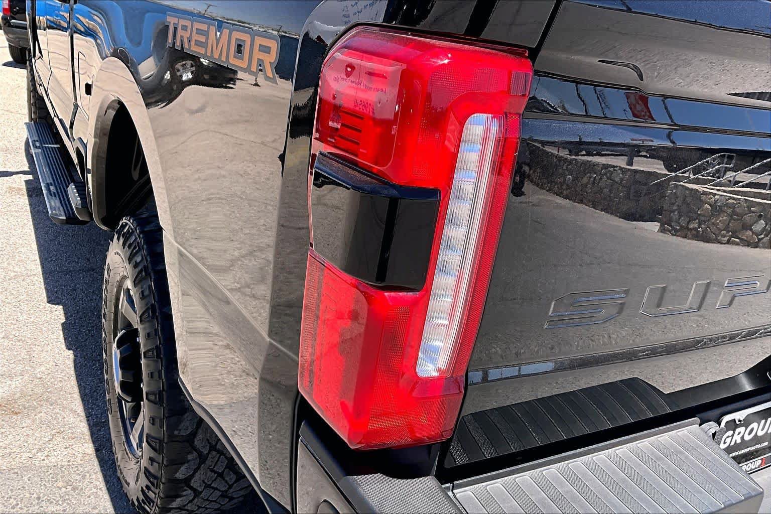 Used 2023 Ford F250 Lariat w/ Tremor Off-Road Package AWD/4WD image 28