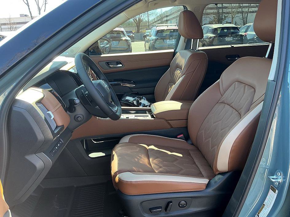 New 2026 Nissan Pathfinder Platinum image 12