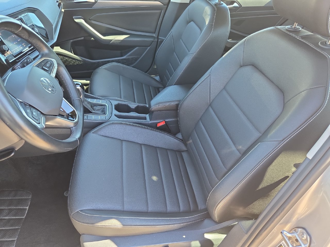 Used 2024 Volkswagen Jetta SE FWD image 14