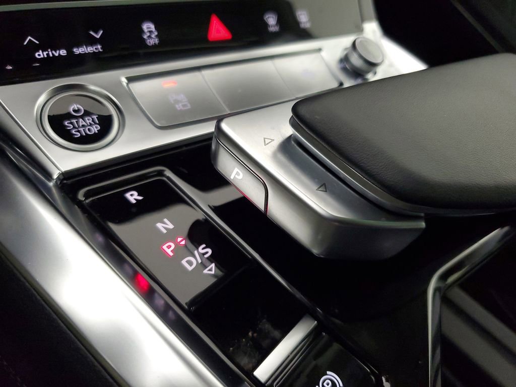 Certified 2023 Audi e-tron Premium Plus w/ Premium Plus Package image 32