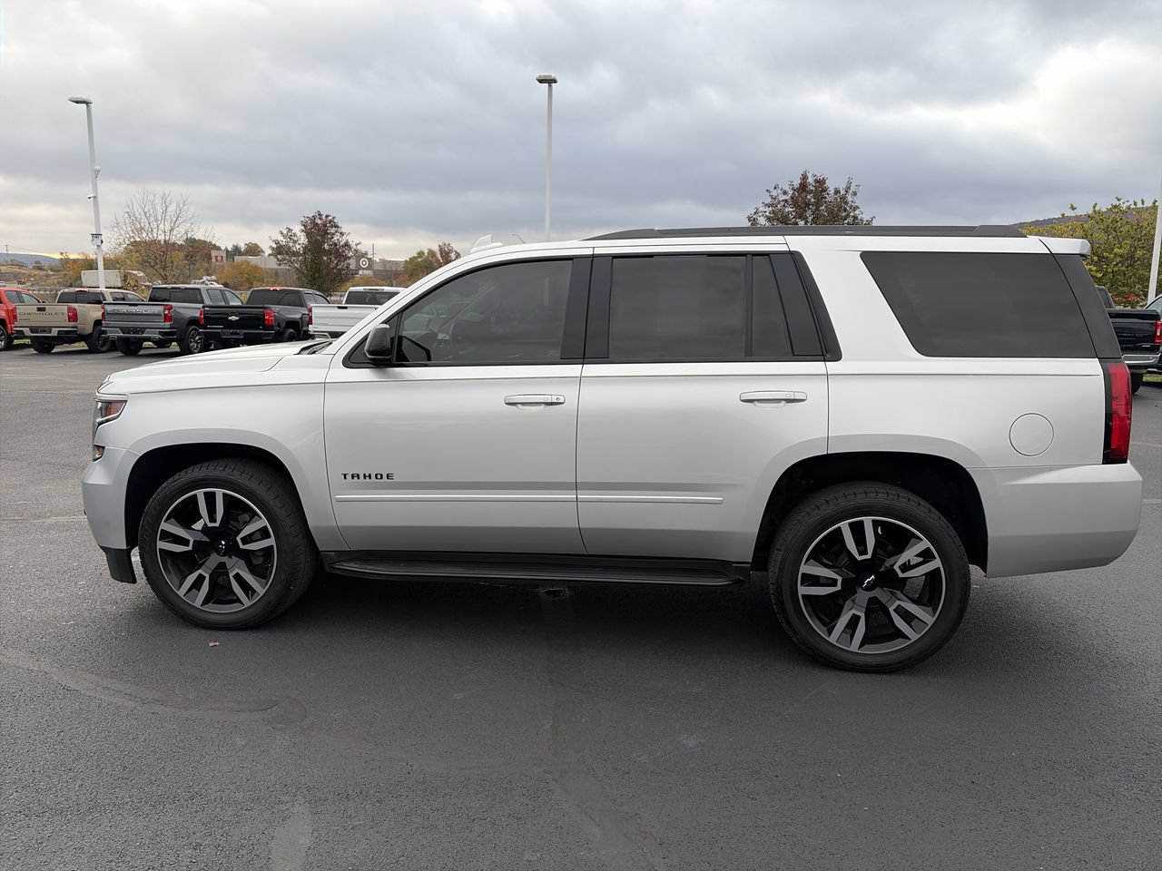Used 2018 Chevrolet Tahoe Premier w/ RST 6.2L Performance Edition AWD/4WD image 4