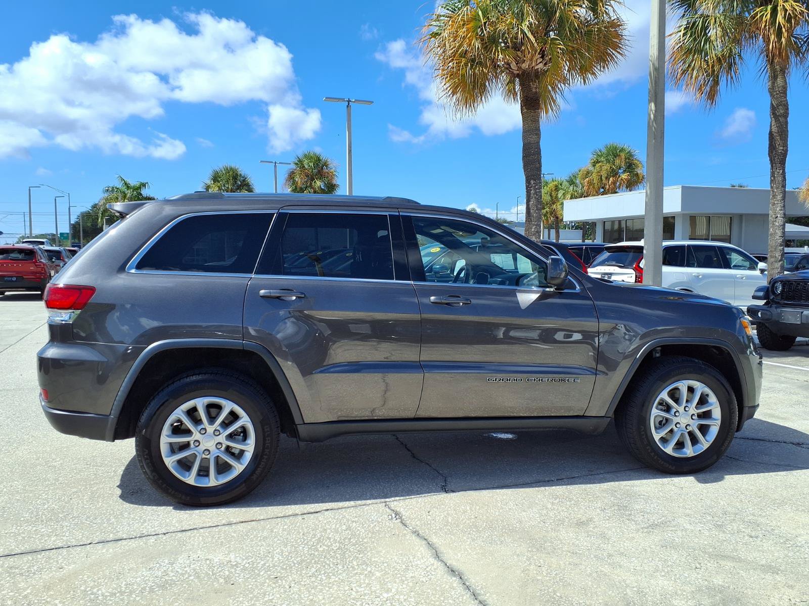 Used 2021 Jeep Grand Cherokee Laredo AWD/4WD image 8
