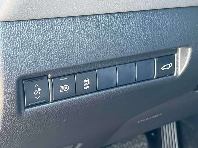 Certified 2021 Toyota Venza LE w/ Carpet Mat Package (TMS) AWD/4WD image 24