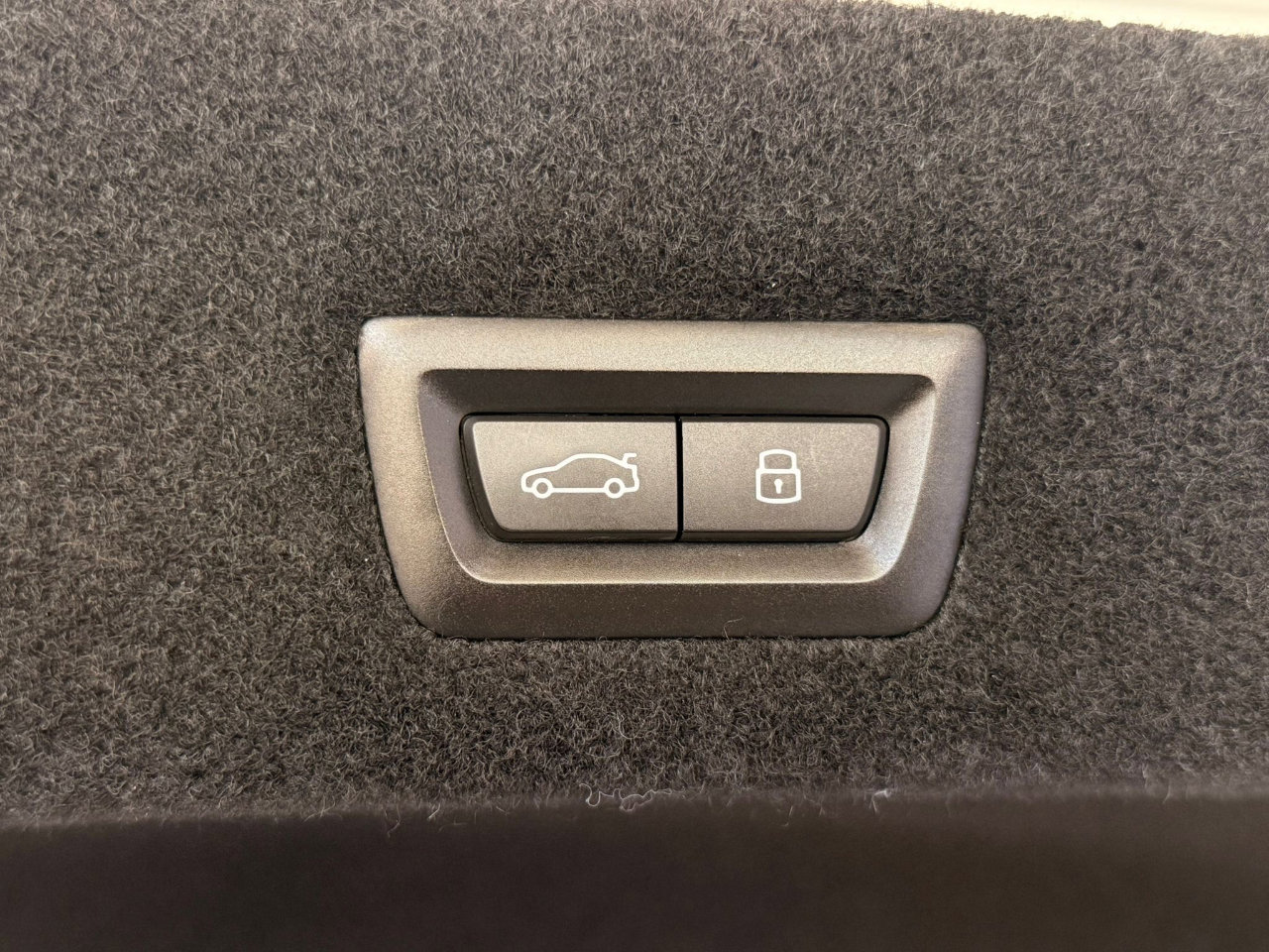 Used 2023 BMW 760i xDrive w/ Executive Package image 27