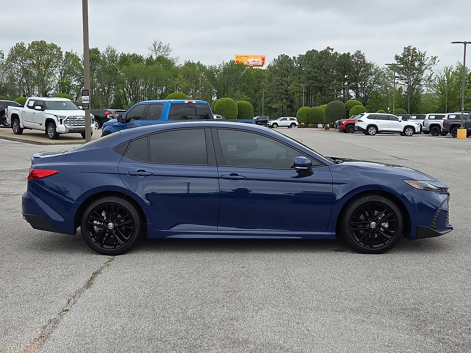 Used 2025 Toyota Camry SE image 6