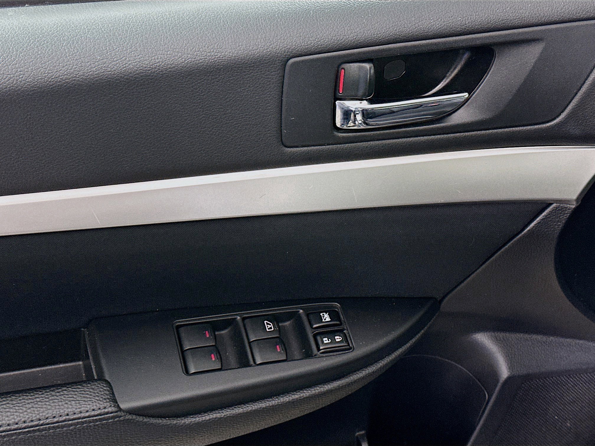 Used 2011 Subaru Outback 2.5i Premium w/ All-Weather Pkg image 15