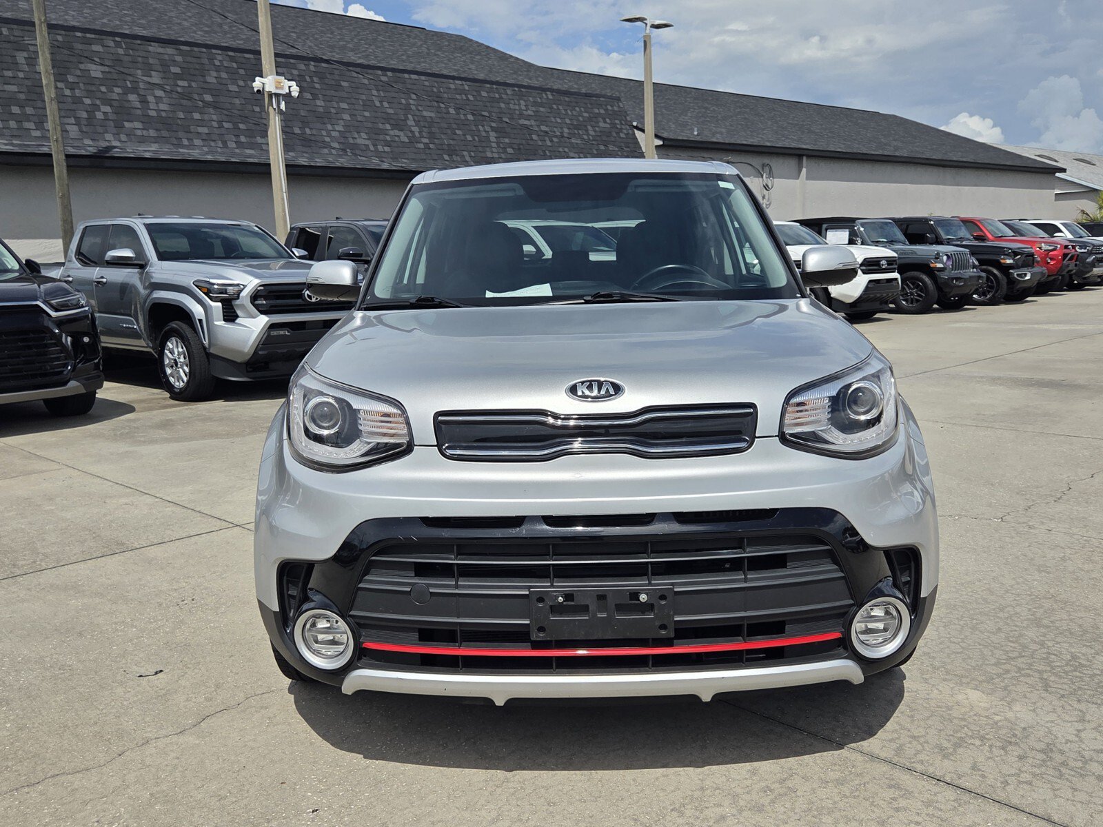 Used 2018 Kia Soul ! w/ Tech Package FWD image 2
