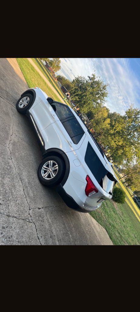 Used 2020 Ford Explorer XLT w/ Equipment Group 202A AWD/4WD image 6
