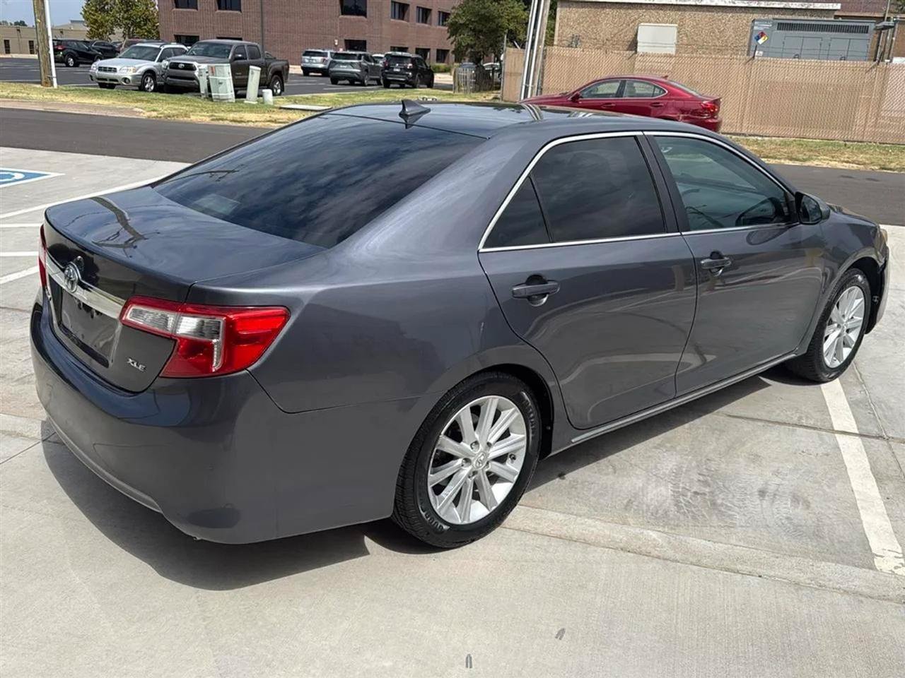 Used 2012 Toyota Camry XLE FWD image 11