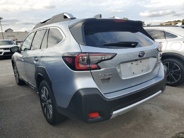 Used 2025 Subaru Outback Touring XT w/ Tech Package 3 AWD/4WD image 10