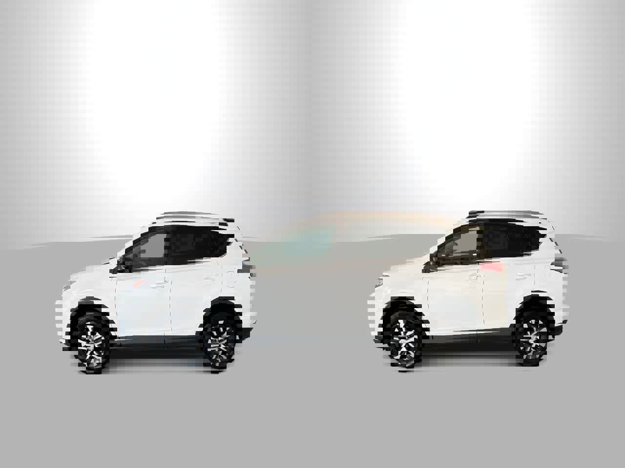 Used 2018 Toyota RAV4 LE image 5