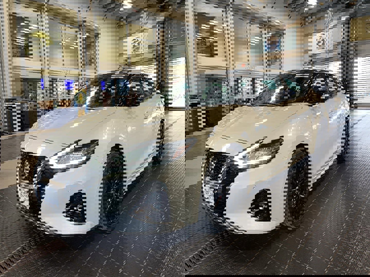 Used 2019 Nissan Maxima SR w/ Premium Package image 3