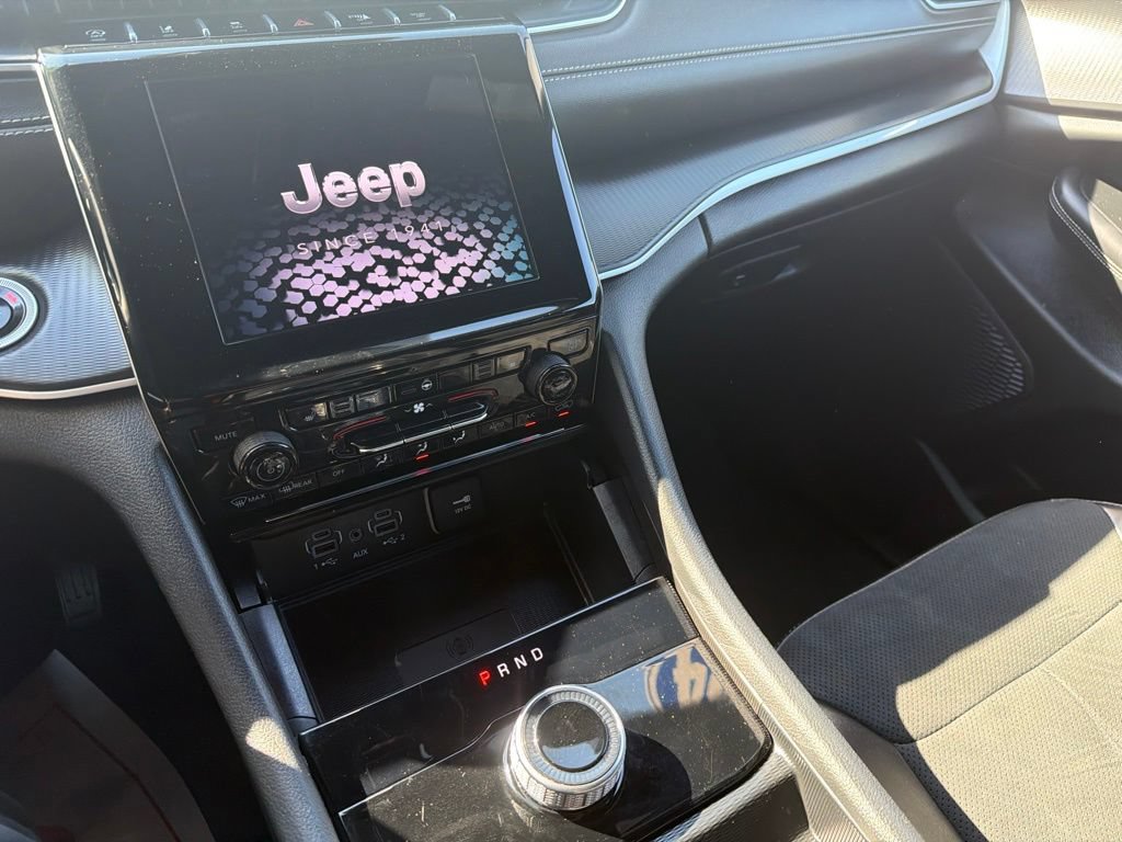 Used 2024 Jeep Grand Cherokee L Laredo AWD/4WD image 14