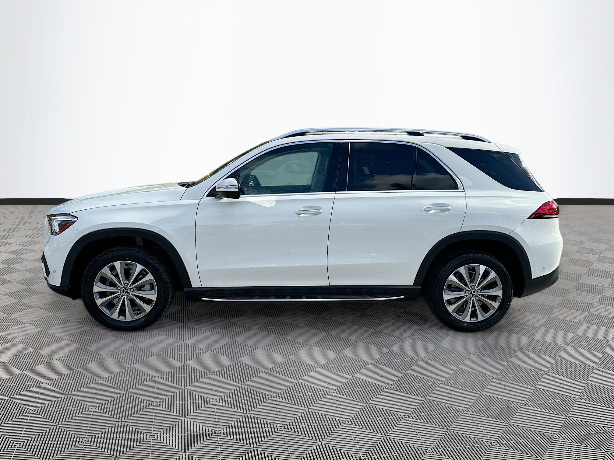 Used 2022 Mercedes-Benz GLE 350 4MATIC image 4