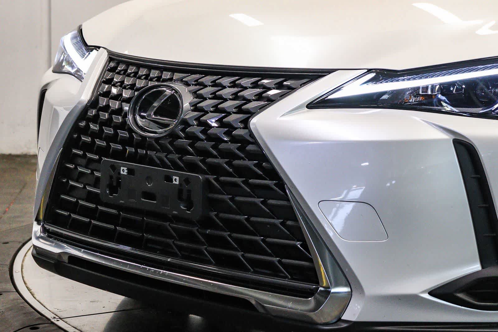 Certified 2025 Lexus UX 300h FWD w/ Accessory Package (Z2) image 8