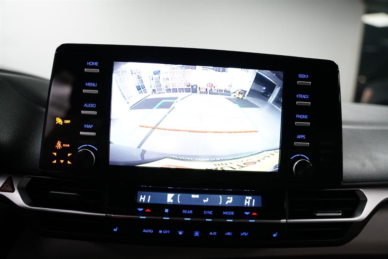 Used 2023 Toyota Sienna XLE image 19