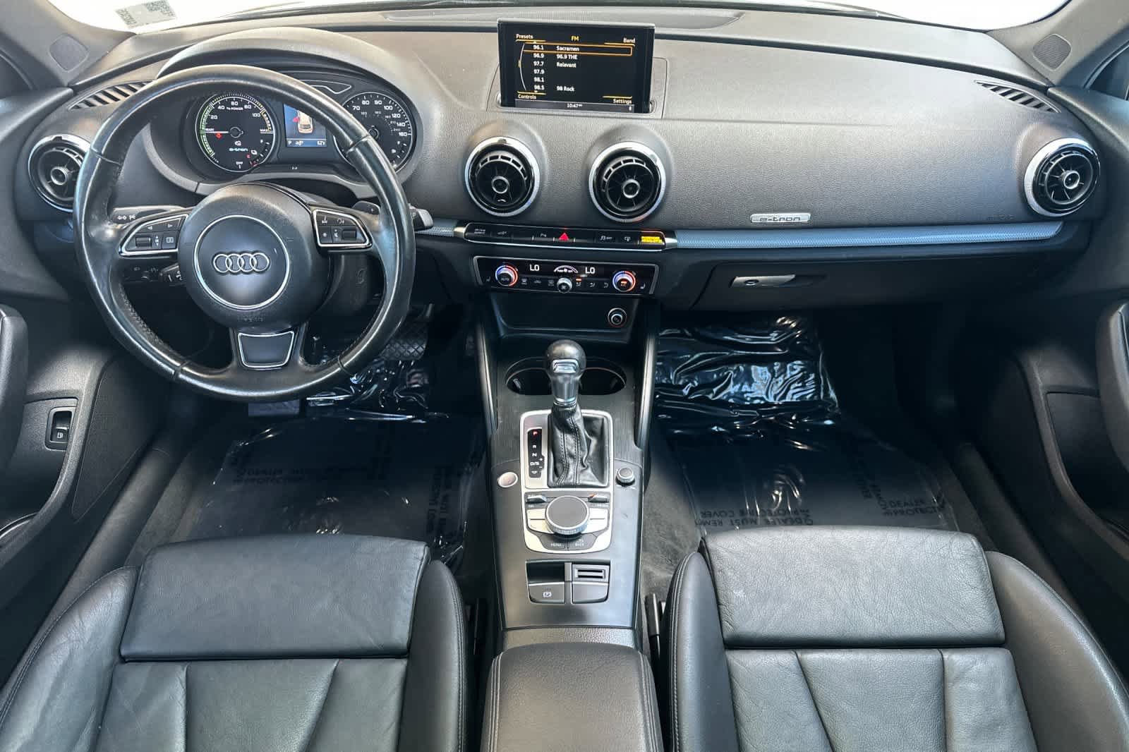 Used 2016 Audi A3 e-tron Premium Plus w/ Premium Plus Package FWD image 3