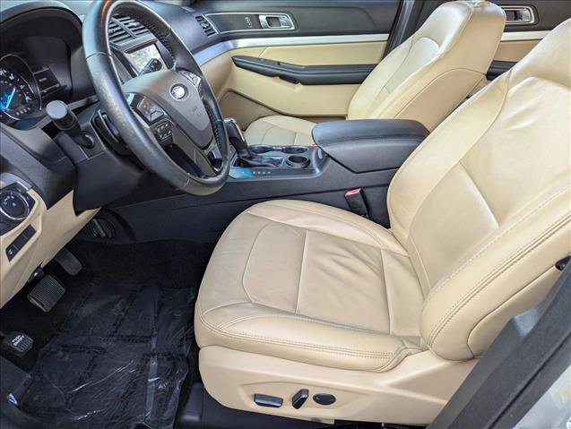 Used 2017 Ford Explorer XLT w/ Equipment Group 202A image 15