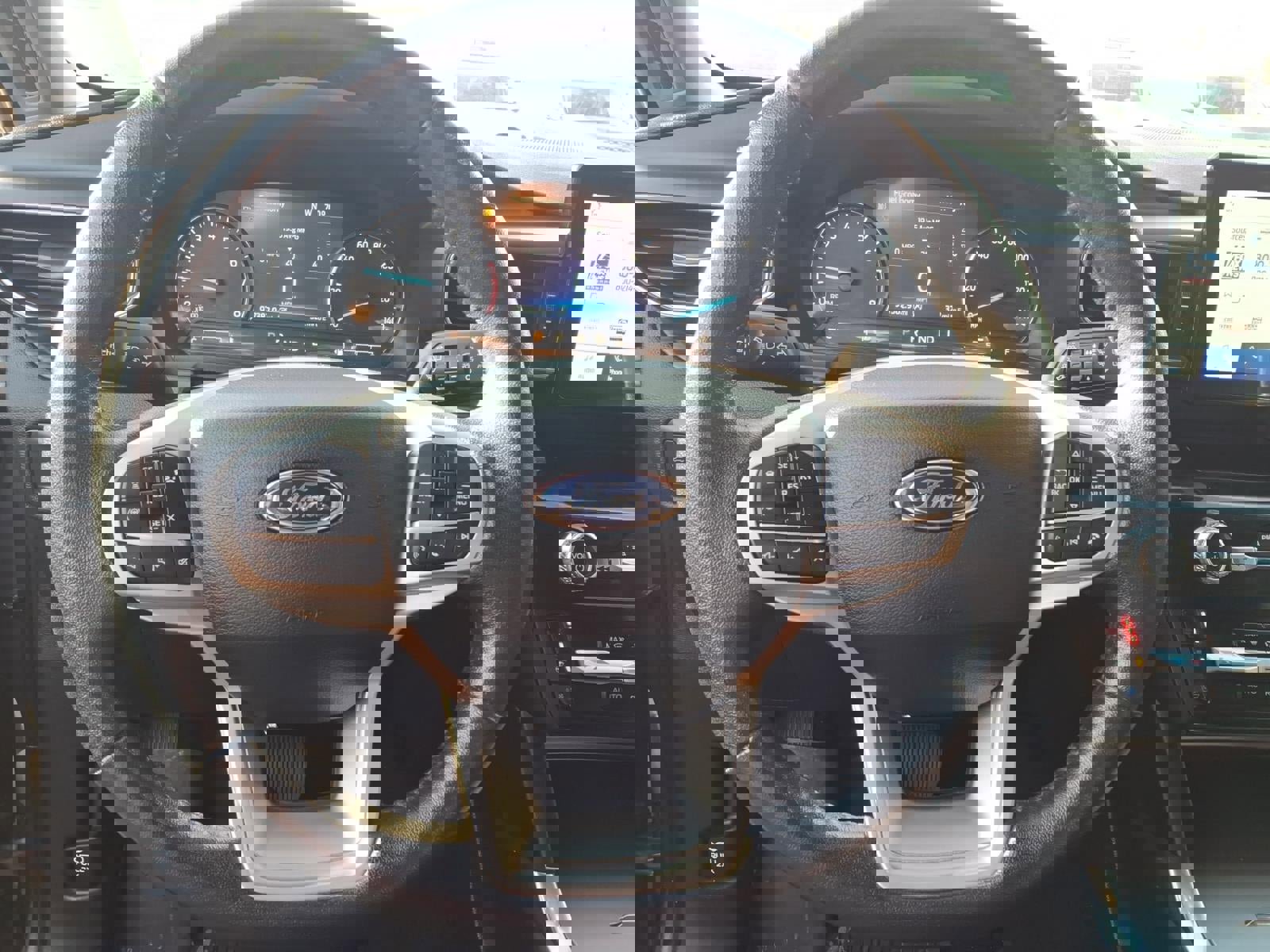 Used 2021 Ford Explorer Limited w/ Equipment Group 301A image 9